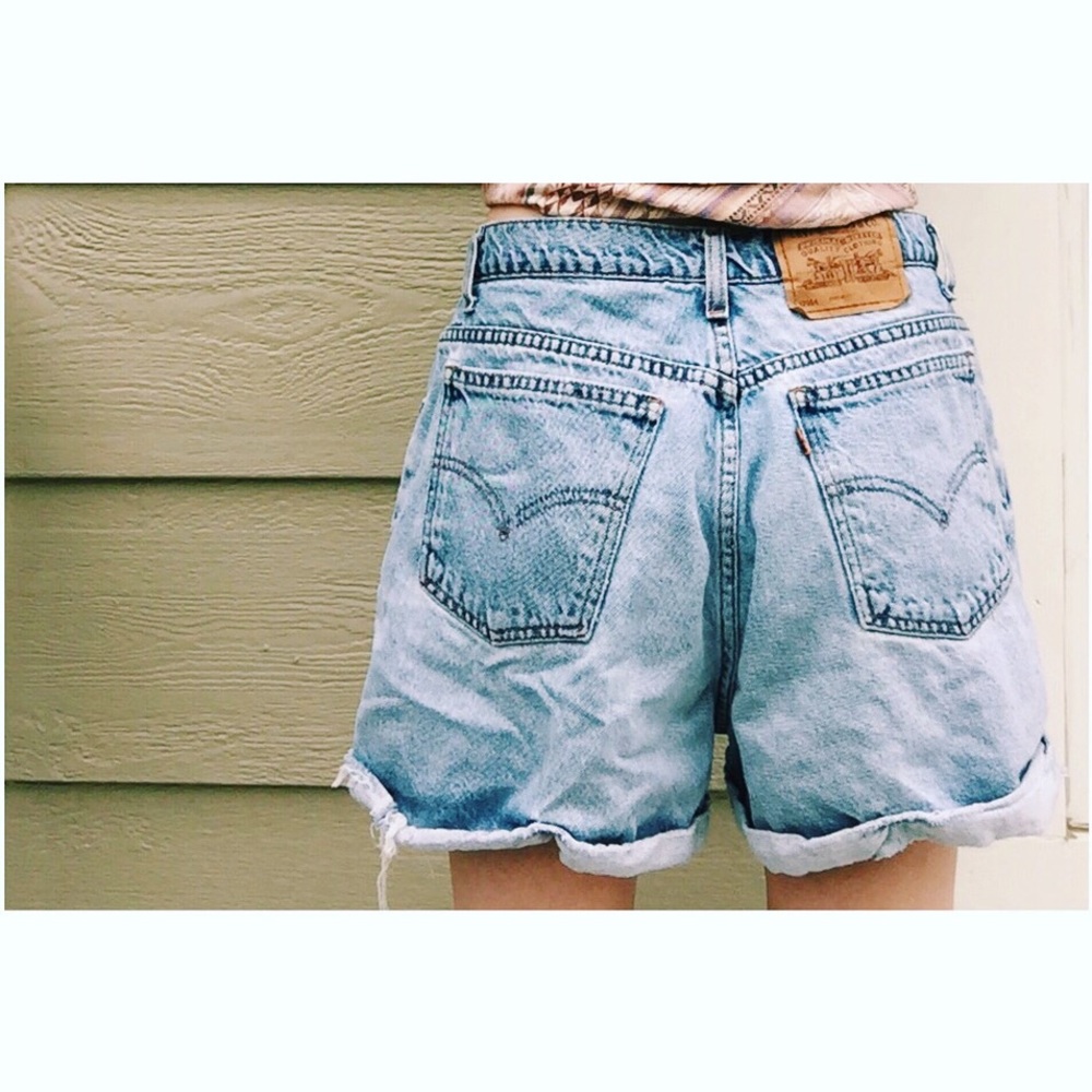 Classic light wash 954 denim Levi shorts